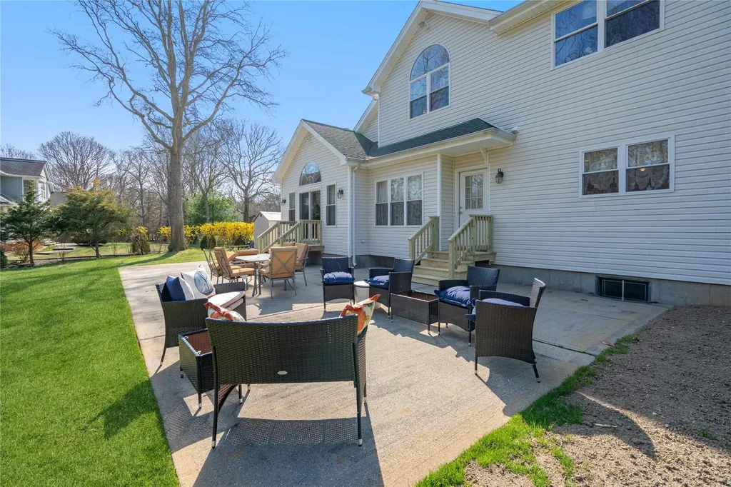 21 Moss Creek Lane East Patchogue NY 11772