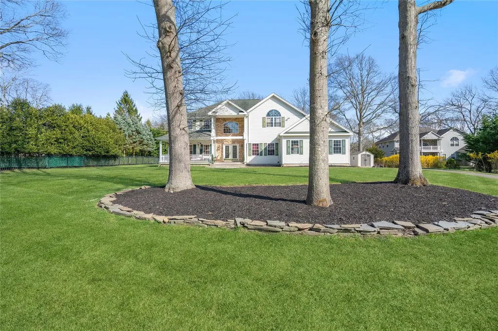 21 Moss Creek Lane East Patchogue NY 11772