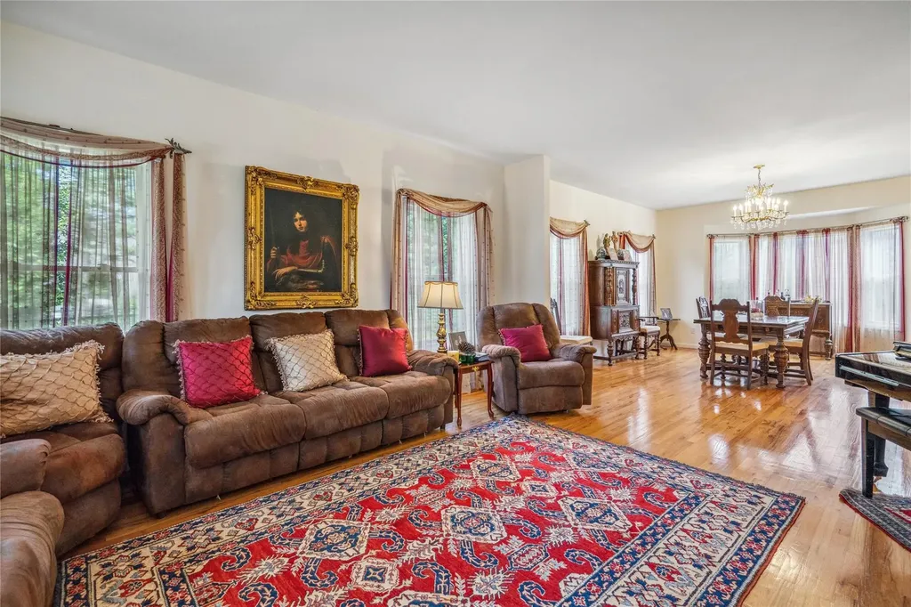 21 Moss Creek Lane East Patchogue NY 11772