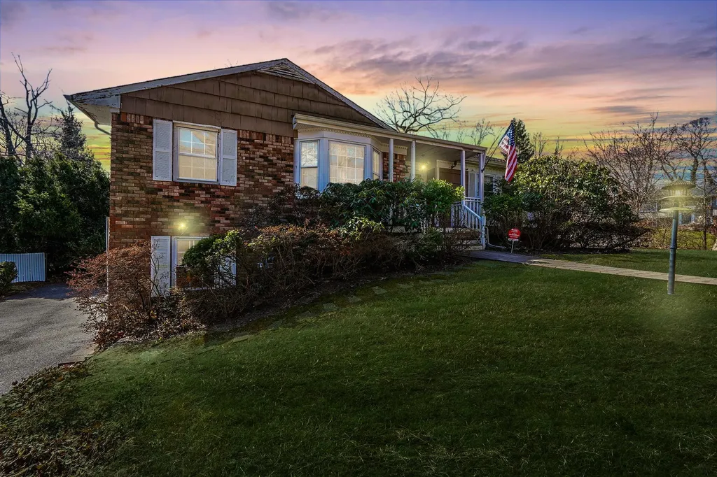 10 Beacon Hill Drive Brookhaven NY 11790