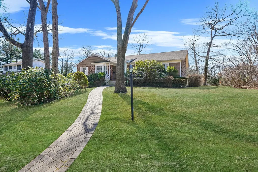 10 Beacon Hill Drive Stony Brook NY 11790