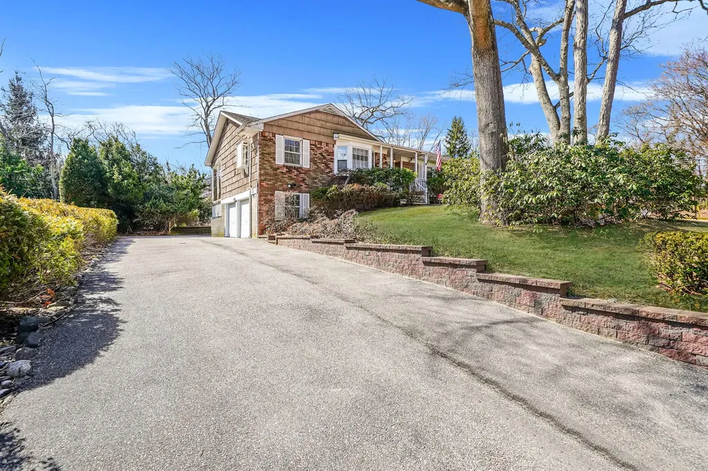 10 Beacon Hill Drive Stony Brook NY 11790