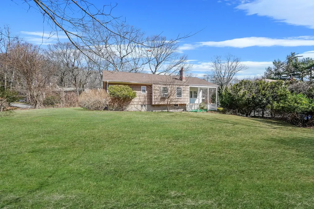 10 Beacon Hill Drive Stony Brook NY 11790