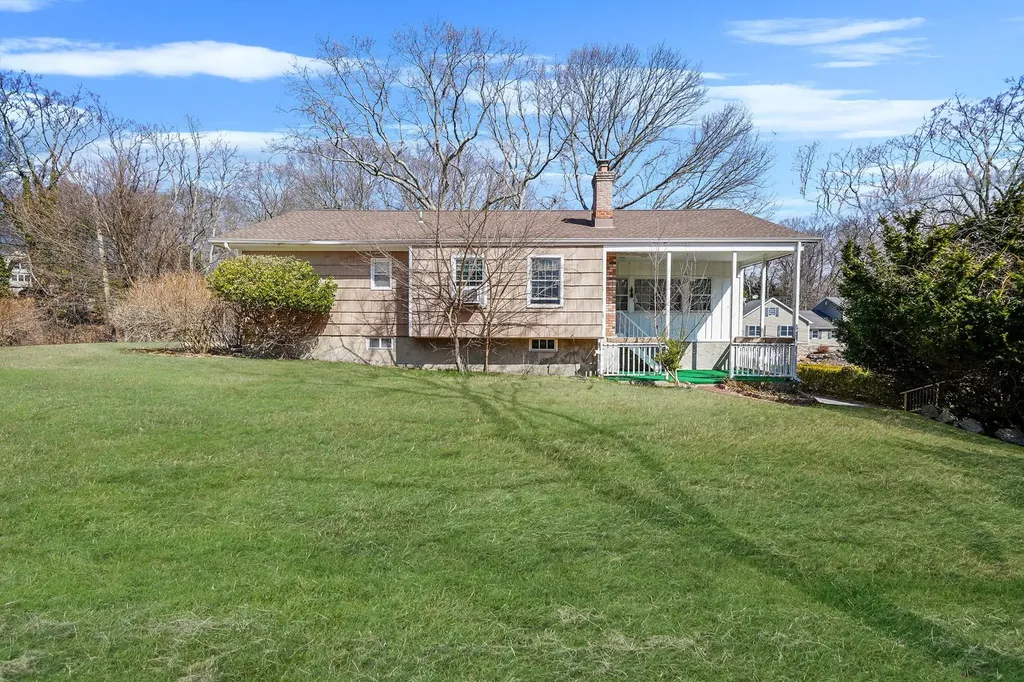 10 Beacon Hill Drive Stony Brook NY 11790