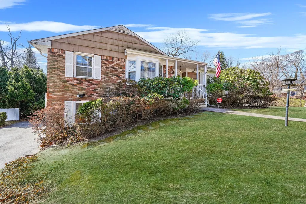10 Beacon Hill Drive Stony Brook NY 11790