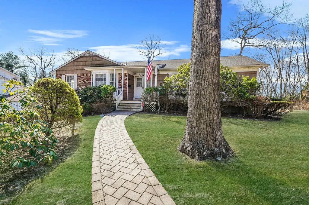10 Beacon Hill Drive Stony Brook NY 11790