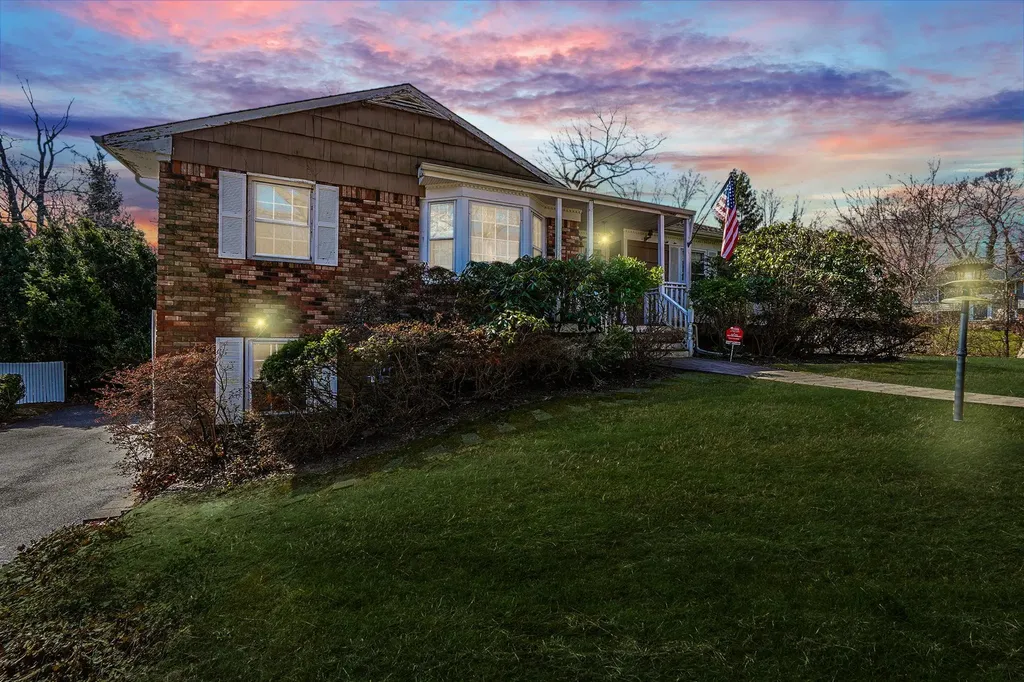 10 Beacon Hill Drive Stony Brook NY 11790