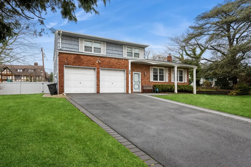 26 Bayberry Road Lawrence NY 11559