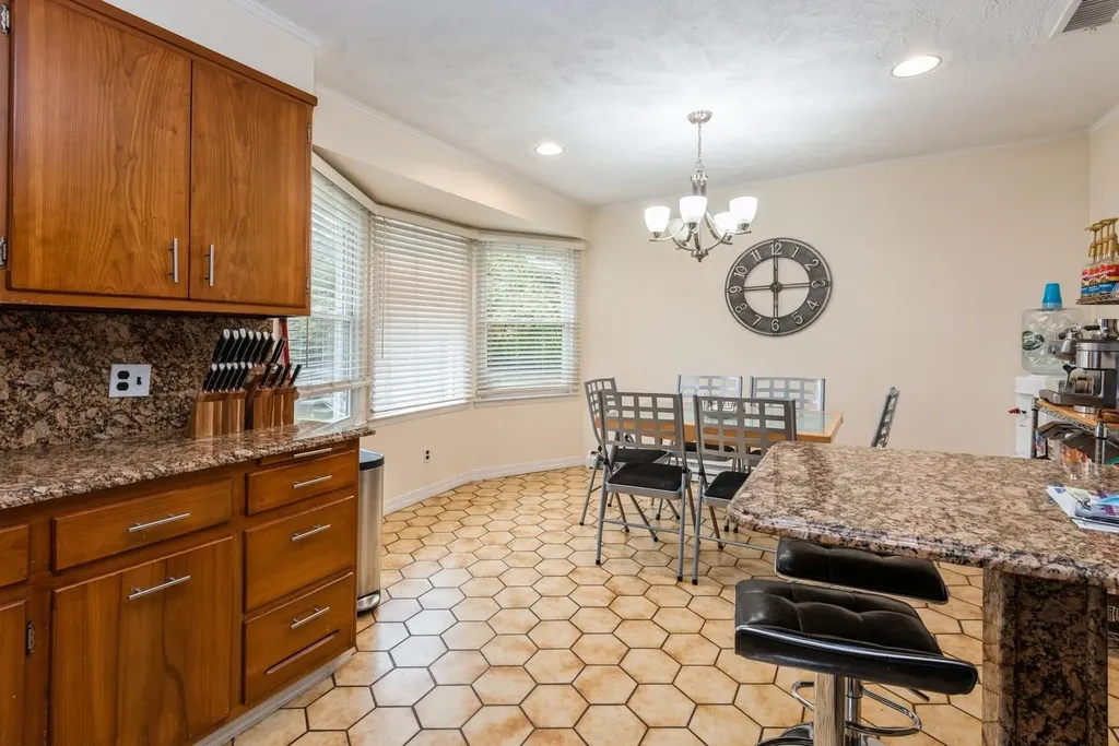 26 Bayberry Road Lawrence NY 11559
