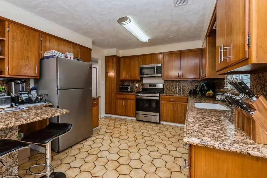 26 Bayberry Road Lawrence NY 11559