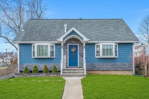 433 S 7th Street Lindenhurst NY 11757