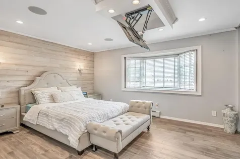 433 S 7th Street Lindenhurst NY 11757