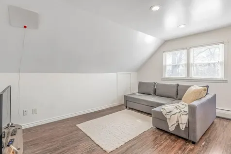 433 S 7th Street Lindenhurst NY 11757