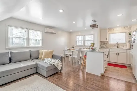 433 S 7th Street Lindenhurst NY 11757