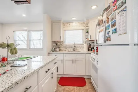 433 S 7th Street Lindenhurst NY 11757