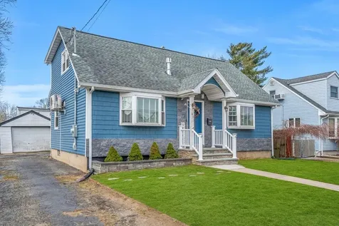 433 S 7th Street Lindenhurst NY 11757