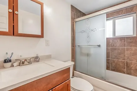 433 S 7th Street Lindenhurst NY 11757