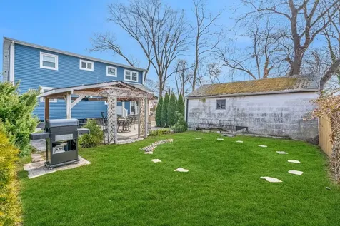 433 S 7th Street Lindenhurst NY 11757