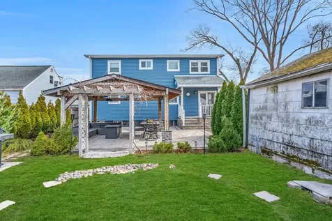 433 S 7th Street Lindenhurst NY 11757