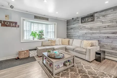 433 S 7th Street Lindenhurst NY 11757