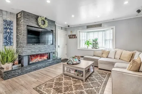 433 S 7th Street Lindenhurst NY 11757