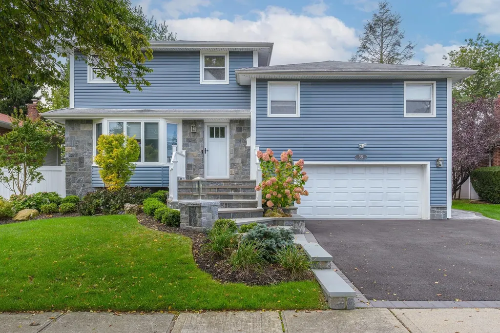 35 Roxton Road Plainview NY 11803