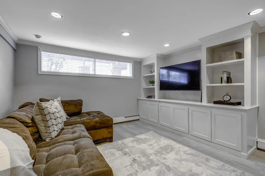 35 Roxton Road Plainview NY 11803