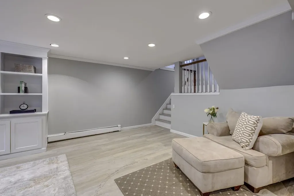 35 Roxton Road Plainview NY 11803