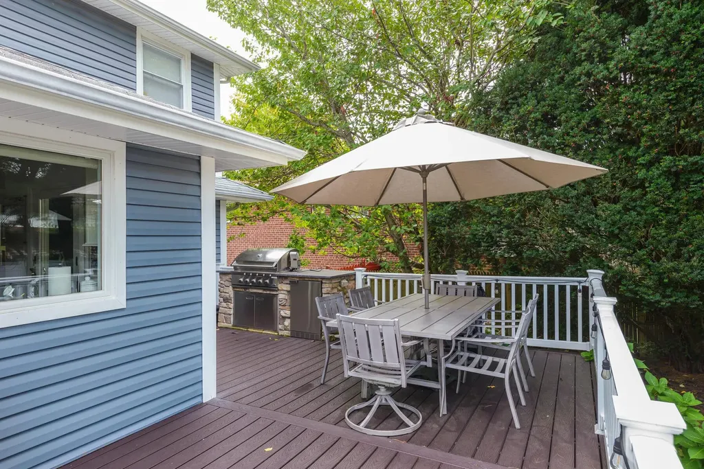 35 Roxton Road Plainview NY 11803