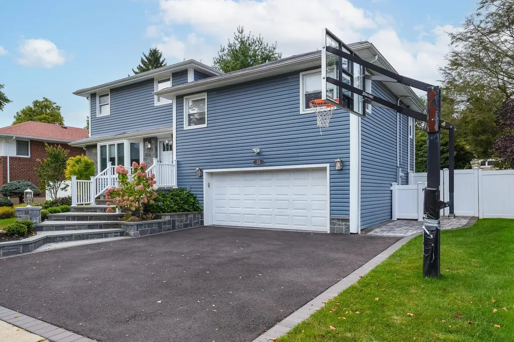 35 Roxton Road Plainview NY 11803