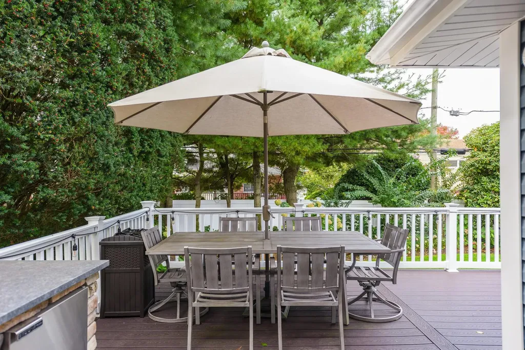 35 Roxton Road Plainview NY 11803