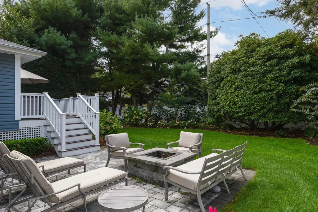 35 Roxton Road Plainview NY 11803