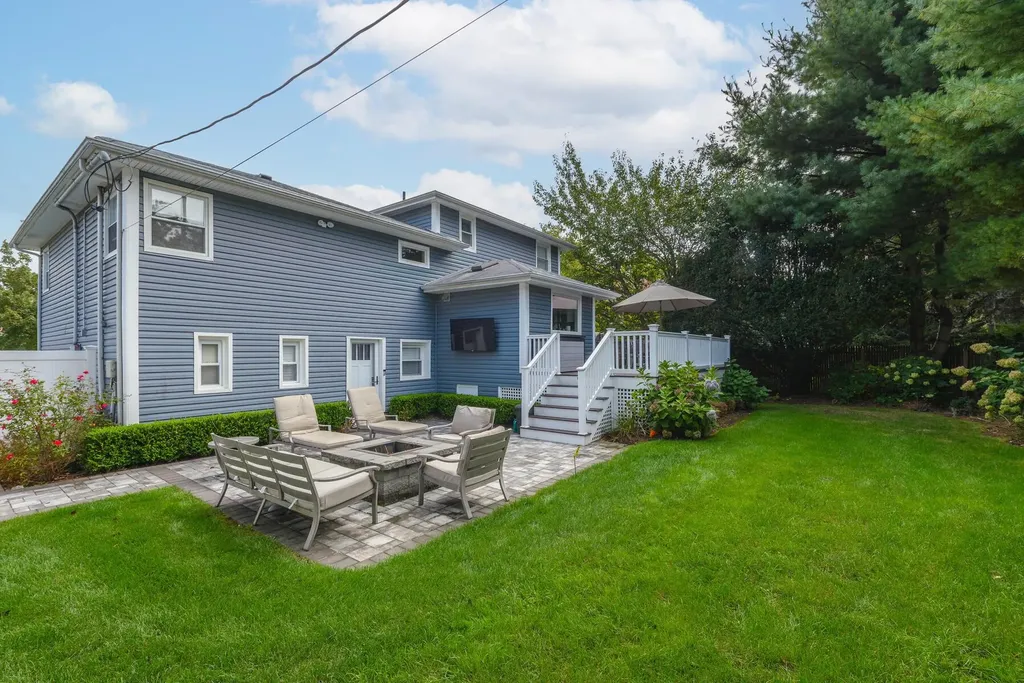 35 Roxton Road Plainview NY 11803