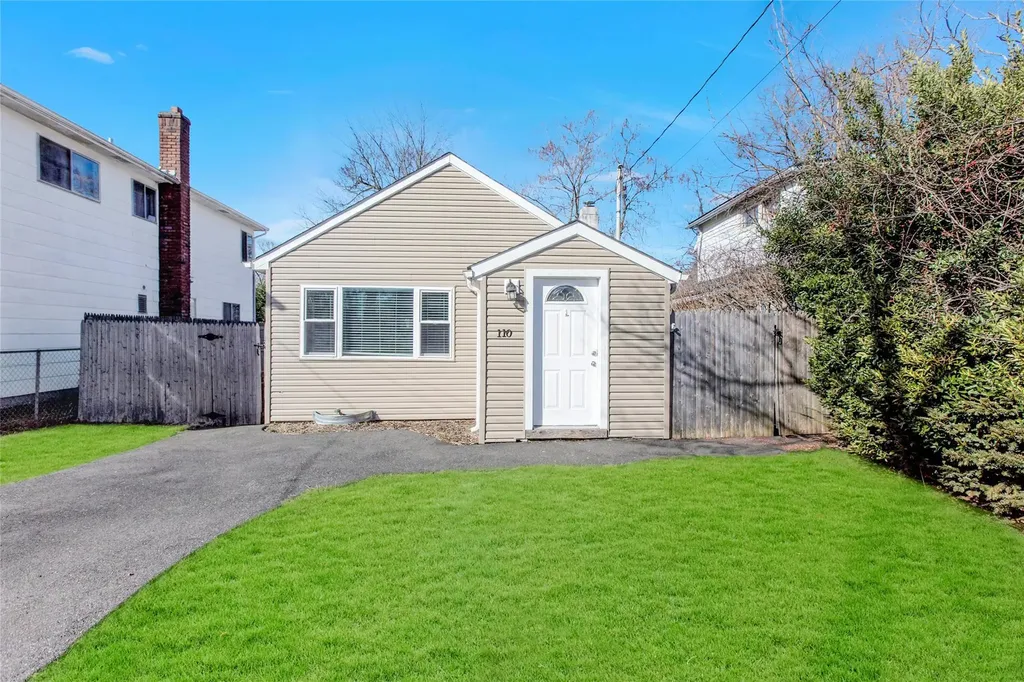 110 Vanderbilt Avenue Babylon NY 11704