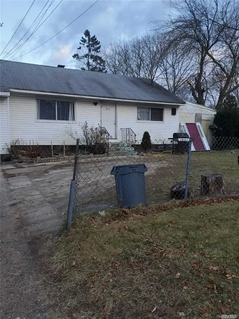 833 Doane Avenue Brookhaven NY 11713