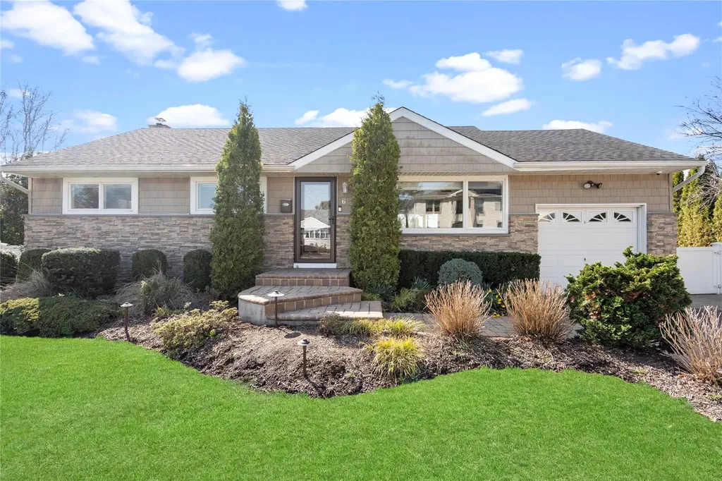 6 Georgia Lane Plainview NY 11803