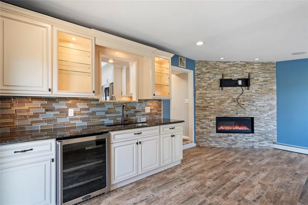 6 Georgia Lane Plainview NY 11803