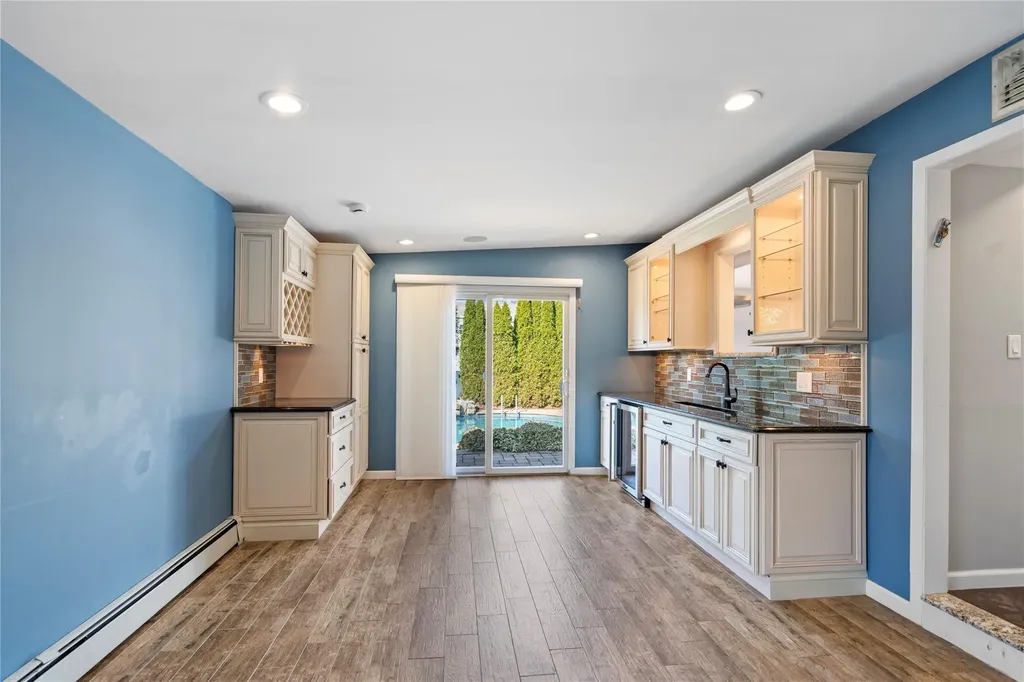 6 Georgia Lane Plainview NY 11803