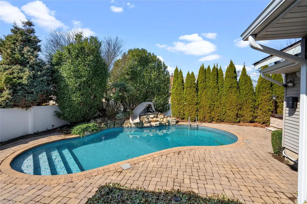 6 Georgia Lane Plainview NY 11803