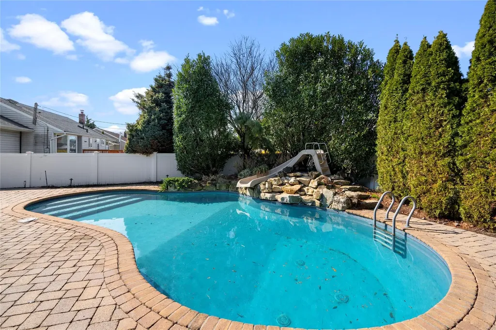 6 Georgia Lane Plainview NY 11803