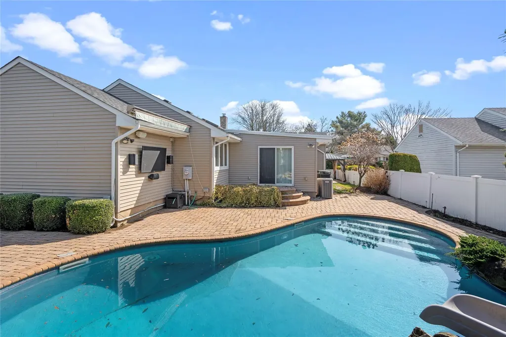 6 Georgia Lane Plainview NY 11803