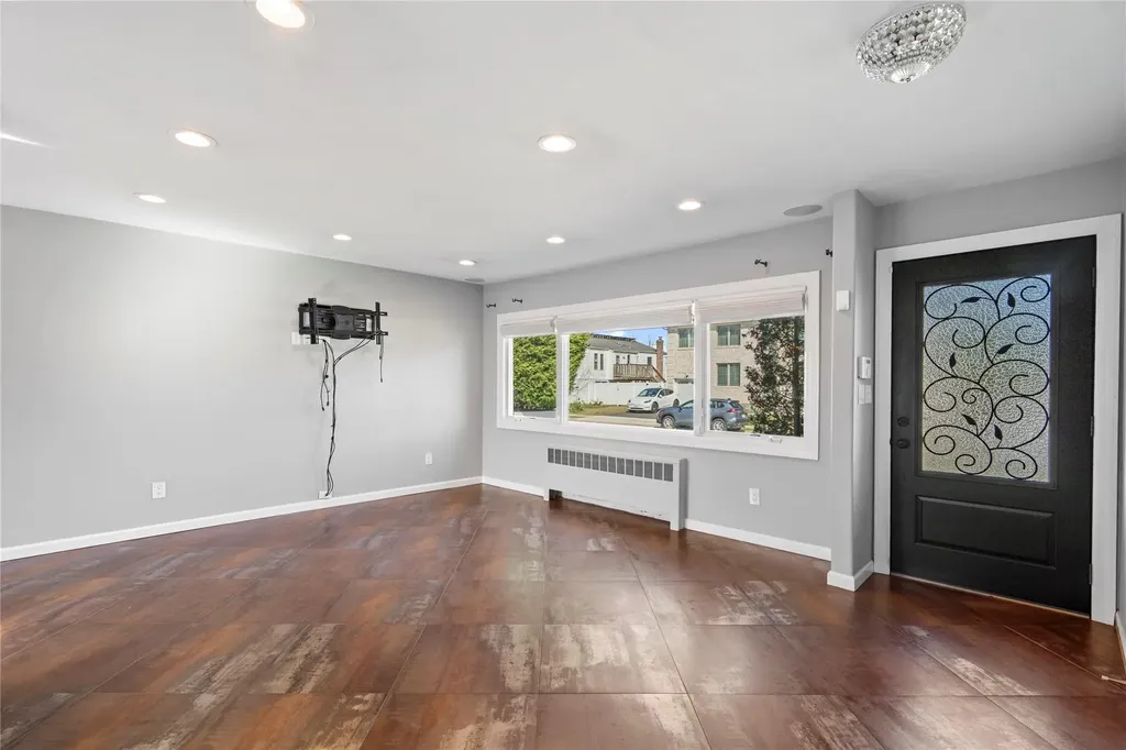 6 Georgia Lane Plainview NY 11803