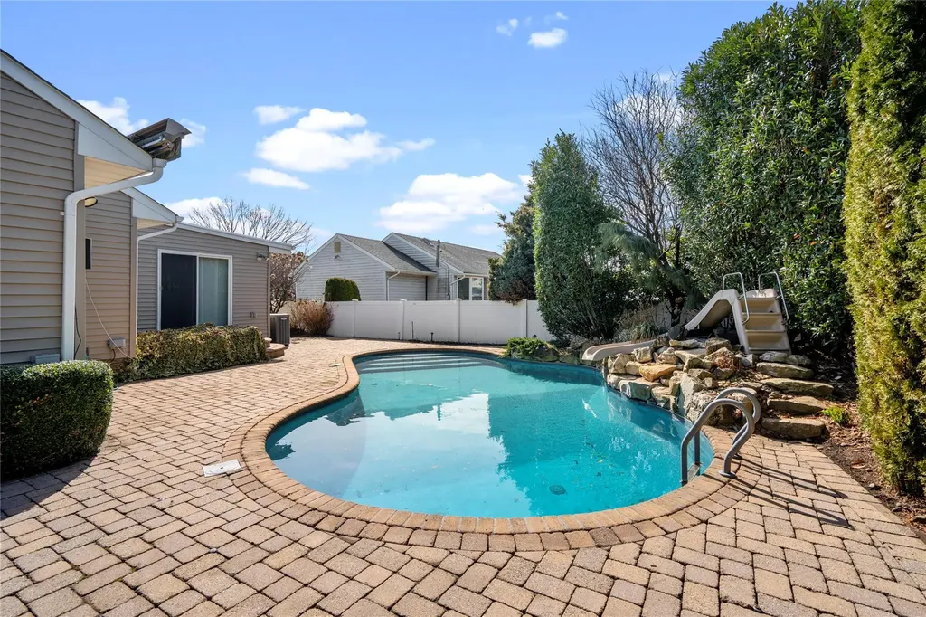 6 Georgia Lane Plainview NY 11803