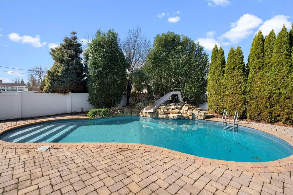 6 Georgia Lane Plainview NY 11803