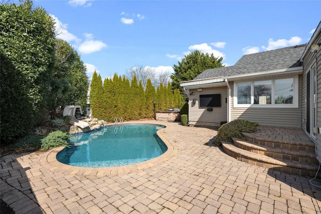 6 Georgia Lane Plainview NY 11803