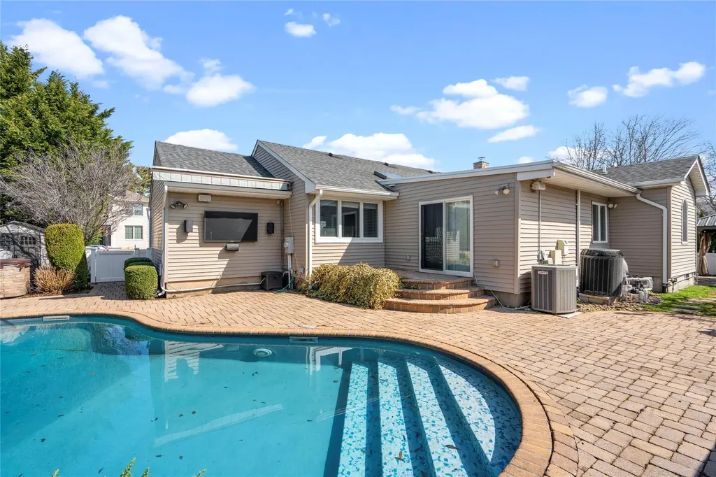 6 Georgia Lane Plainview NY 11803