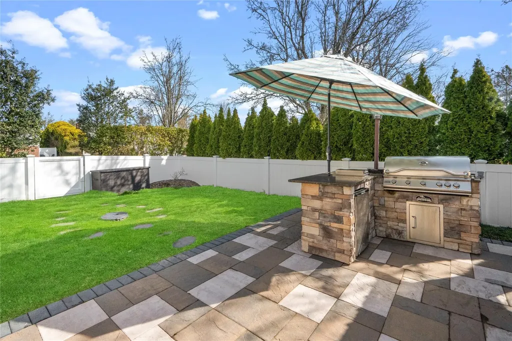 6 Georgia Lane Plainview NY 11803