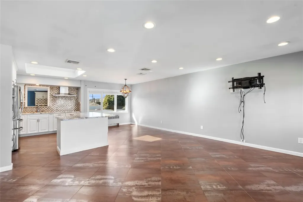 6 Georgia Lane Plainview NY 11803