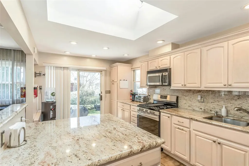 5 Myron Road Plainview NY 11803