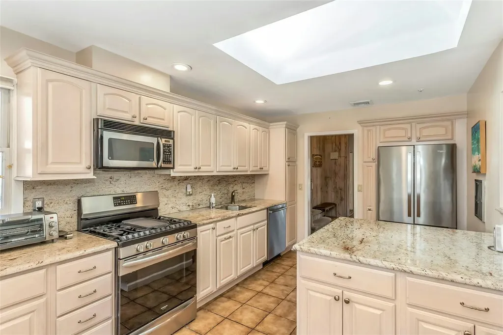 5 Myron Road Plainview NY 11803